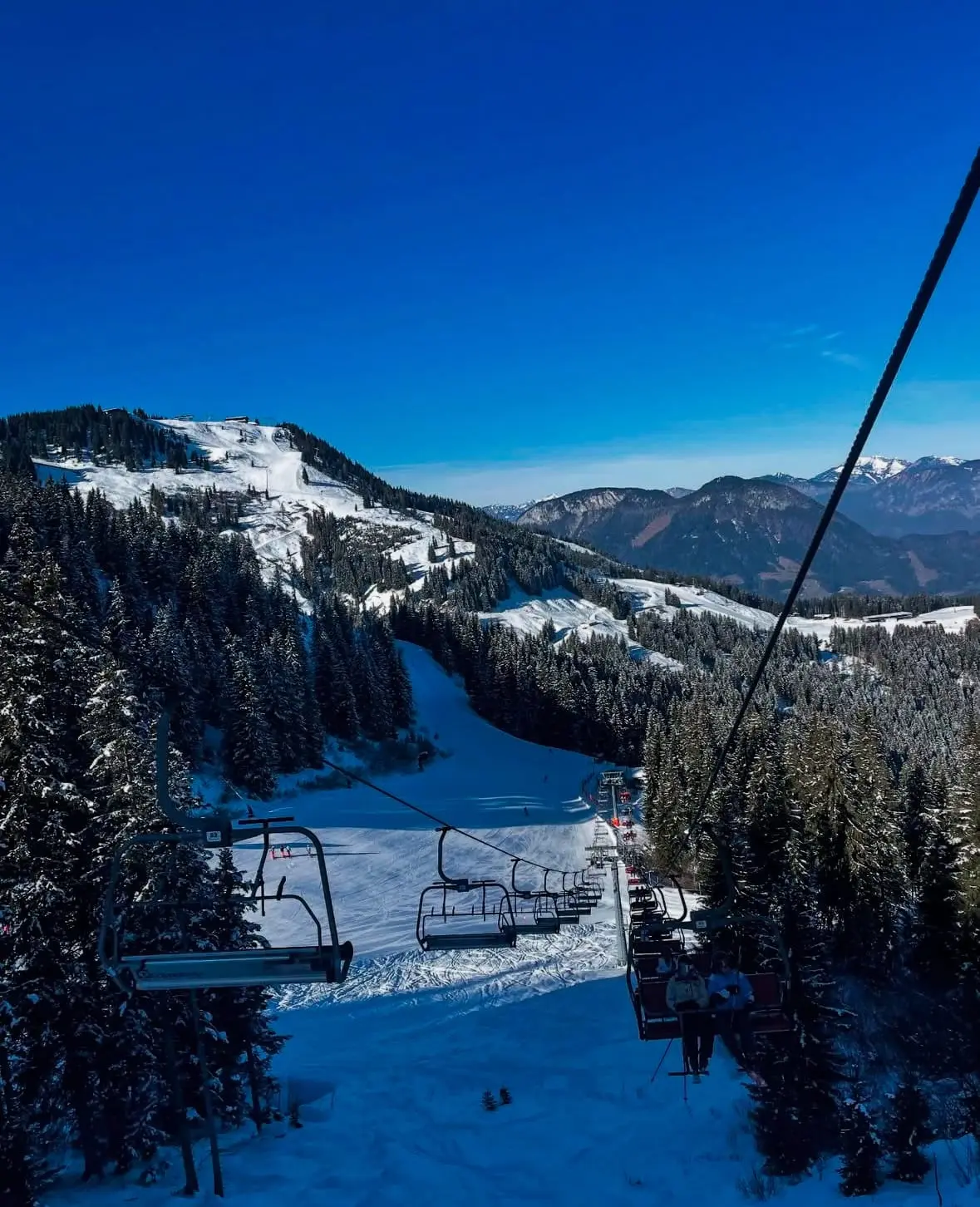 Skigebiet in den Bergen