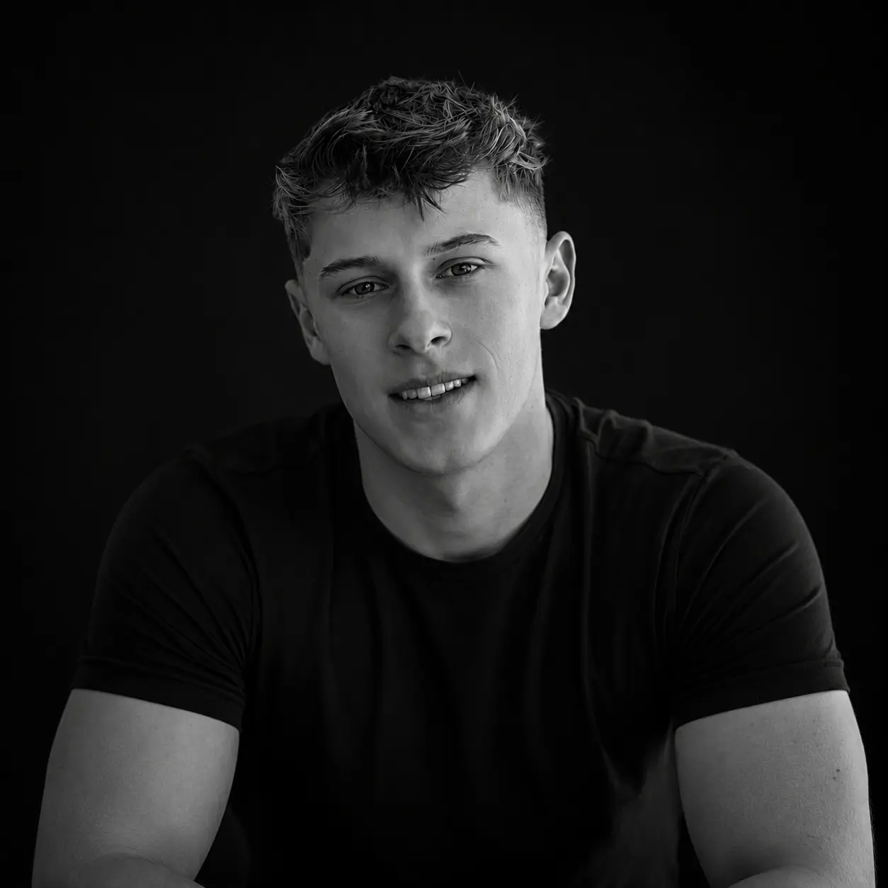 Schwarzweiß-Portrait im Low-Key-Stil